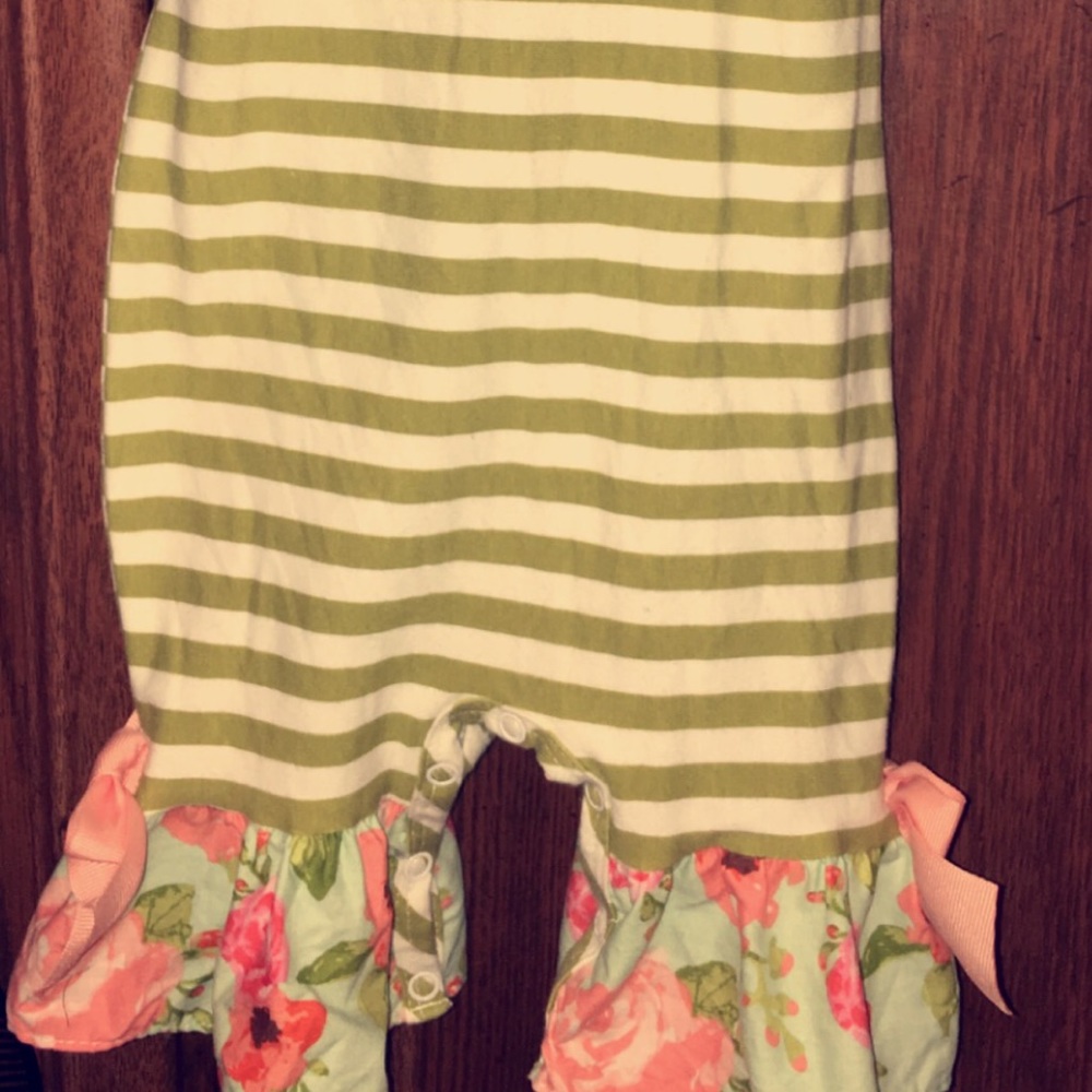 3-6 month RicRac & Ruffles romper - Picture 2 of 2